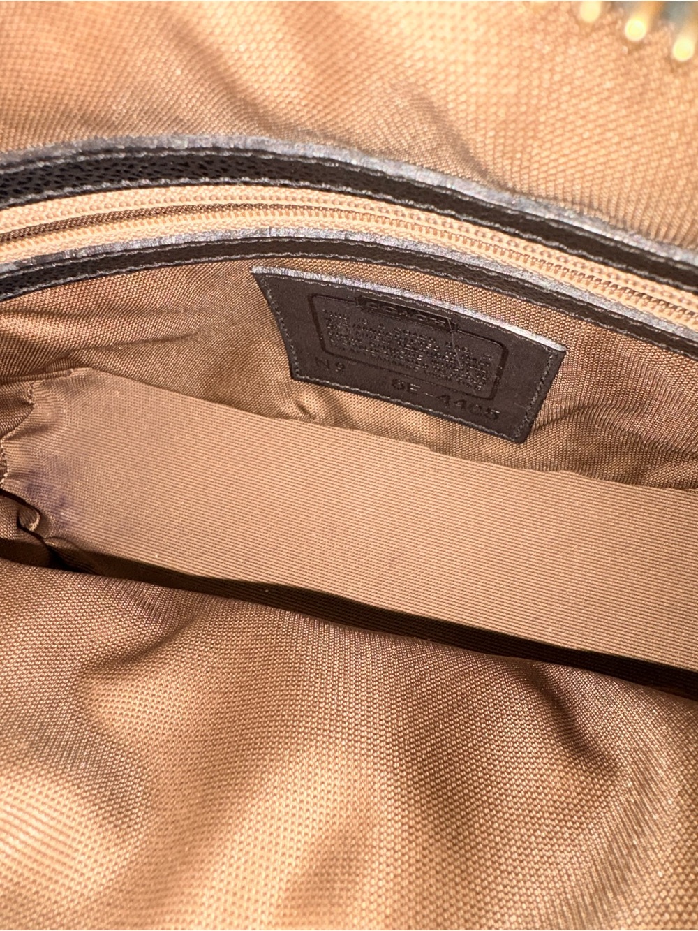 1996 Coach Madison Arched Zip — Made in Italy — 4405 Crossbody - Picture 11 of 14